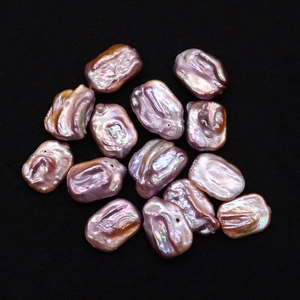 Perles de culture d'eau douce baroques violettes carrées avec éclat métallique pour bijoux