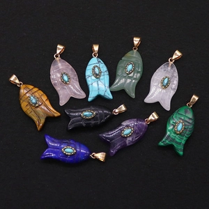 Colgantes de Piedra Natural en Forma de Pez Aleación Tallada con Incrustaciones de Strass Ojo de Tigre Malaquita para Joyería DIY
