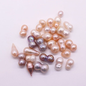 Perle d'acqua dolce naturali barocche colorate in varie forme per la creazione di gioielli