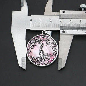 Detailed measurement of a 2.8cm tree of life shell pendant with silver metal frame