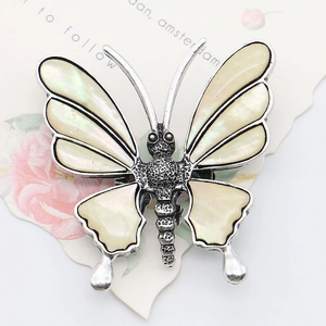 Schmetterling Brosche Anhänger aus Zinklegierung mit weißer Muschel in Vintage-Silber