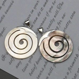Natürliche Meeresmuschel Geschnitzter Runder Spiralanhänger Für DIY Halskette Perlmutt Schwarzlippige Muschel Schmuckherstellung