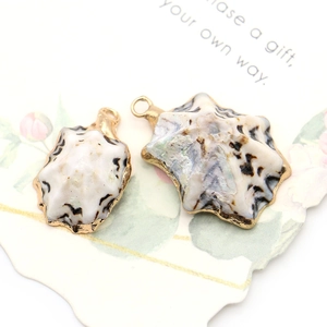 Pendentifs en coquillage naturel avec bordure dorée et motifs tachés pour bijoux DIY