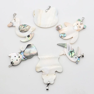 Pendentifs animaux en nacre naturelle avec motifs d'abalone et de coquillage blanc