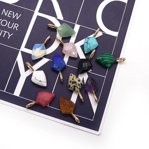 Pendentifs en cristal taillé en losange, pierres naturelles variées pour bijoux DIY