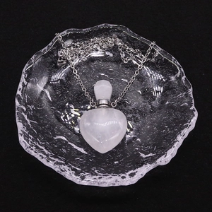 Herzförmige Naturkristall Ätherisches Öl Flasche Halskette mit Silberkette