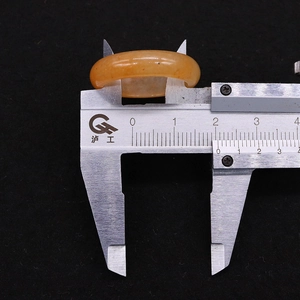 Detailed measurement of the 18mm inner diameter of a smooth honey agate ring