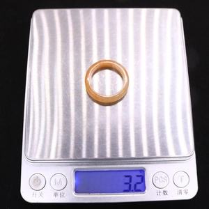 Lapis lazuli natural stone ring on a scale showing a precise weight of 3.2 grams