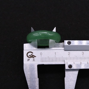 Detailed measurement of the green jade ring inner diameter using a caliper gauge