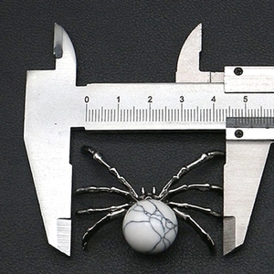 Detailed macro view showing the 4.2cm width measurement of the spider-shaped stone pendant