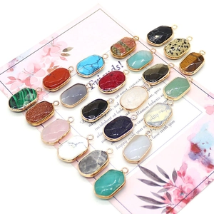 Set van 20 ovale natuursteen hangers met goudkleurige rand voor DIY sieraden maken