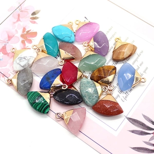 Gepolijste waaiervormige natuursteen hangers met goudlaag voor DIY sieraden