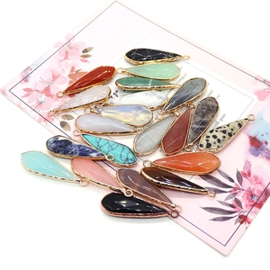 Natuurstenen druppelhangers met vergulde rand voor DIY sieraden maken projecten