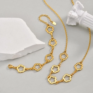 Squisito set di collana e bracciale in acciaio inossidabile placcato oro 18K con fiori cavi