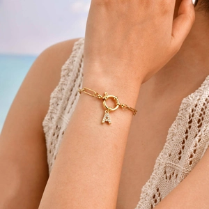 18K goudvergulde roestvrijstalen armband met letter A hanger en fonkelende zirkoniasteentjes