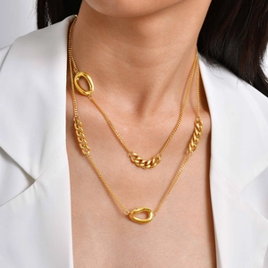 Collier multicouche en acier inoxydable plaqué or 18K avec maillons et anneaux ovales