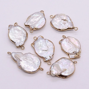 Lot de sept perles baroques avec bordure dorée et doubles boucles pour bijoux artisanaux