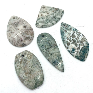 Set di ciondoli in agata muschiata verde naturale a forma di goccia e ventaglio per DIY