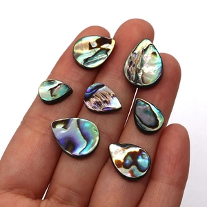 Perles cabochons en nacre d'abalone naturelle en forme de goutte aux reflets irisés