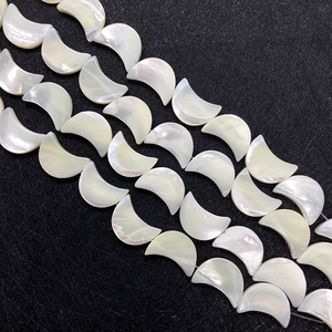 Perle naturali di madreperla bianca a forma di luna per la creazione di gioielli DIY