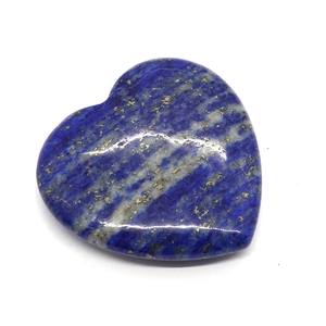 Pierre de lapis-lazuli naturelle polie en forme de cœur avec texture bleue décor