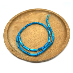 Perline cilindriche in conchiglia naturale tinta blu per creazione gioielli DIY su legno
