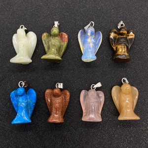 Pendenti a forma di angelo in pietre naturali assortite con gancio in metallo argento