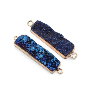 Blauer Druzy-Quarz-Rechteckverbinder mit vergoldeten Doppelösen für DIY-Schmuck