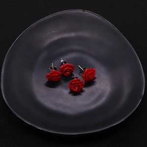 Elegant 10mm Red Shell Rose Flower Stud Earrings For Women Polished Nature Style Wedding Party Jewelry Gift