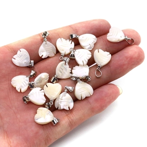 Ciondoli a coda di pesce in conchiglia bianca naturale con chiusure in argento