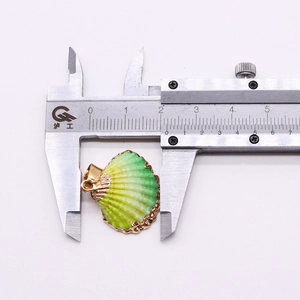 Detail showing shell pendant width measurement of 21mm with gold plated edges