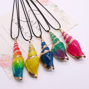 Gekleurde schelpen hangers met gouden rand voor DIY sieraden kettingen en accessoires