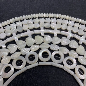 Natuurlijke witte parelmoer schelpkralen in diverse vormen voor DIY-sieraden maken