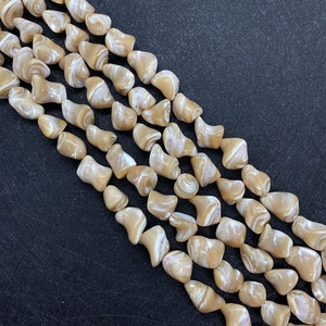 Perle di conchiglia naturale irregolari per gioielli fai-da-te con forme a goccia