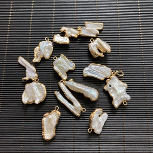 Colgantes de perlas de agua dulce barrocas irregulares con bordes dorados para joyas