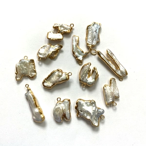 Set de 12 colgantes de perlas naturales de agua dulce barrocas con bordes dorados para joyas