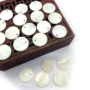 Künstliche Perles Plates Rondes en Coquille Blanche Naturelle Breloques en Nacre Iridescente pour la Fabrication de Bijoux DIY Accessoires de Colliers Boucles d'Oreilles