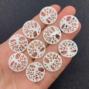 30mm runder Muschel-Anhänger Set mit Lebensbaum-Schnitzerei für DIY Schmuckherstellung