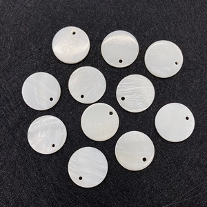 Natural white freshwater shell pendants for DIY jewelry making in a circular shape