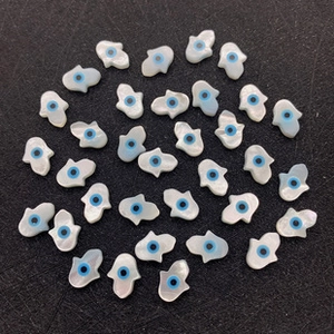 Perles Hamsa en nacre avec motif œil bleu sur fond texturé pour bijoux DIY artisanat
