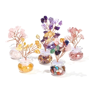 Lot de cinq mini arbres de fortune en cristal naturel avec troncs en fil de cuivre torsadé