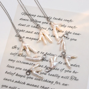 Baroque chicken-claw natural freshwater pearl pendant necklace with silver clasp