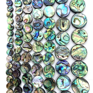 Perles rondes en nacre d'abalone naturelle avec des motifs colorés irisés