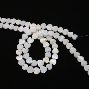 Perles en nacre naturelle en forme de cœur avec éclat irisé pour bijoux DIY