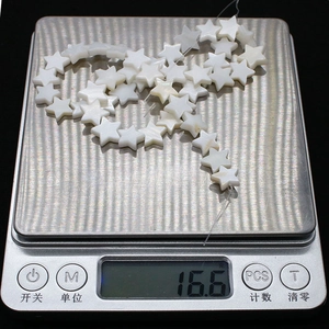 Perles en nacre naturelle en forme d'étoile pesant 16,6g pour création de bijoux