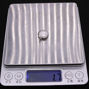 Macro shot of a 1.7g natural freshwater pearl pendant on a digital scale for DIY jewelry
