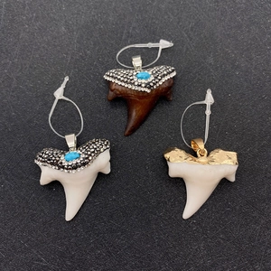 Ciondolo in Resina a Forma di Dente di Squalo Etnico Con Strass Intarsiati Accessorio per Creazione di Gioielli Fai-da-te Stile Bohemian