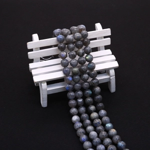 Macro shot of 8-10mm natural labradorite grey moonstone round beads with blue flash