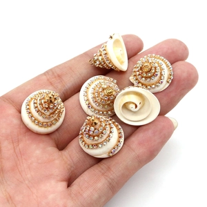 Handheld schelphanger met pavé kristallen en spiraalontwerp voor sieraden maken