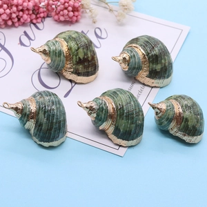 Natuurlijke groene schelp hangers met vergulde randen voor doe-het-zelf sieraden maken